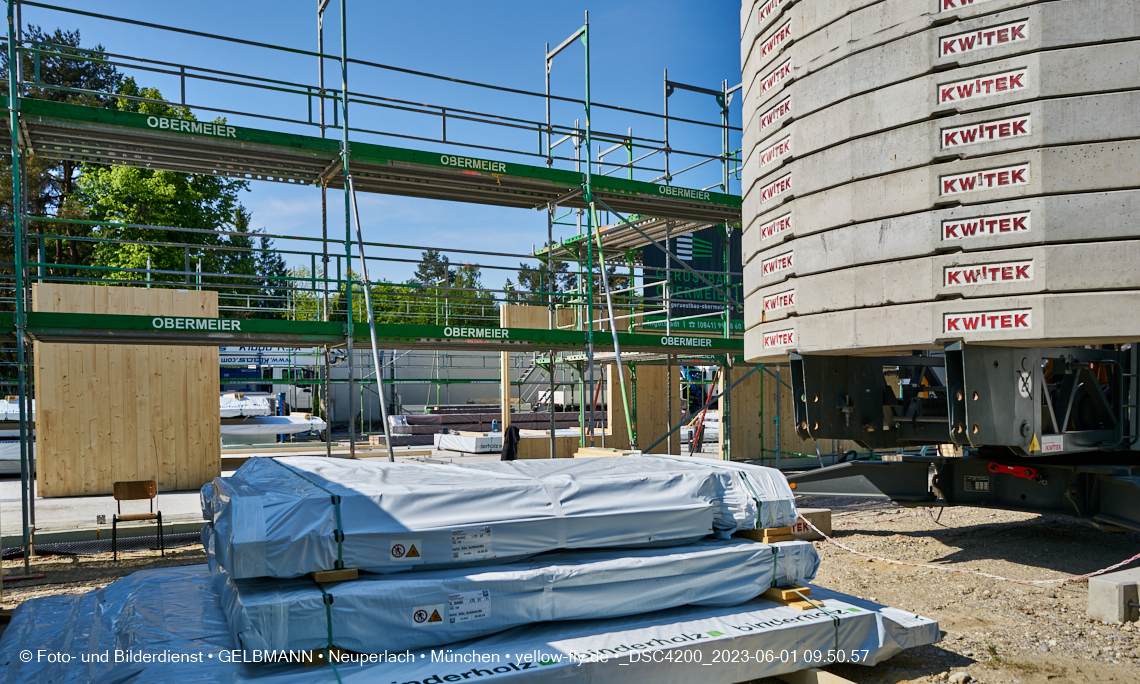 01.06.2023 - Neue Holzwände für das Haus für Kinder in Neuperlach in München
